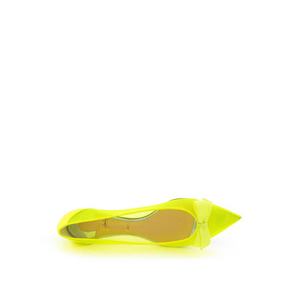 Christian Louboutin Elegance, ballerine en maille jaune soleil.