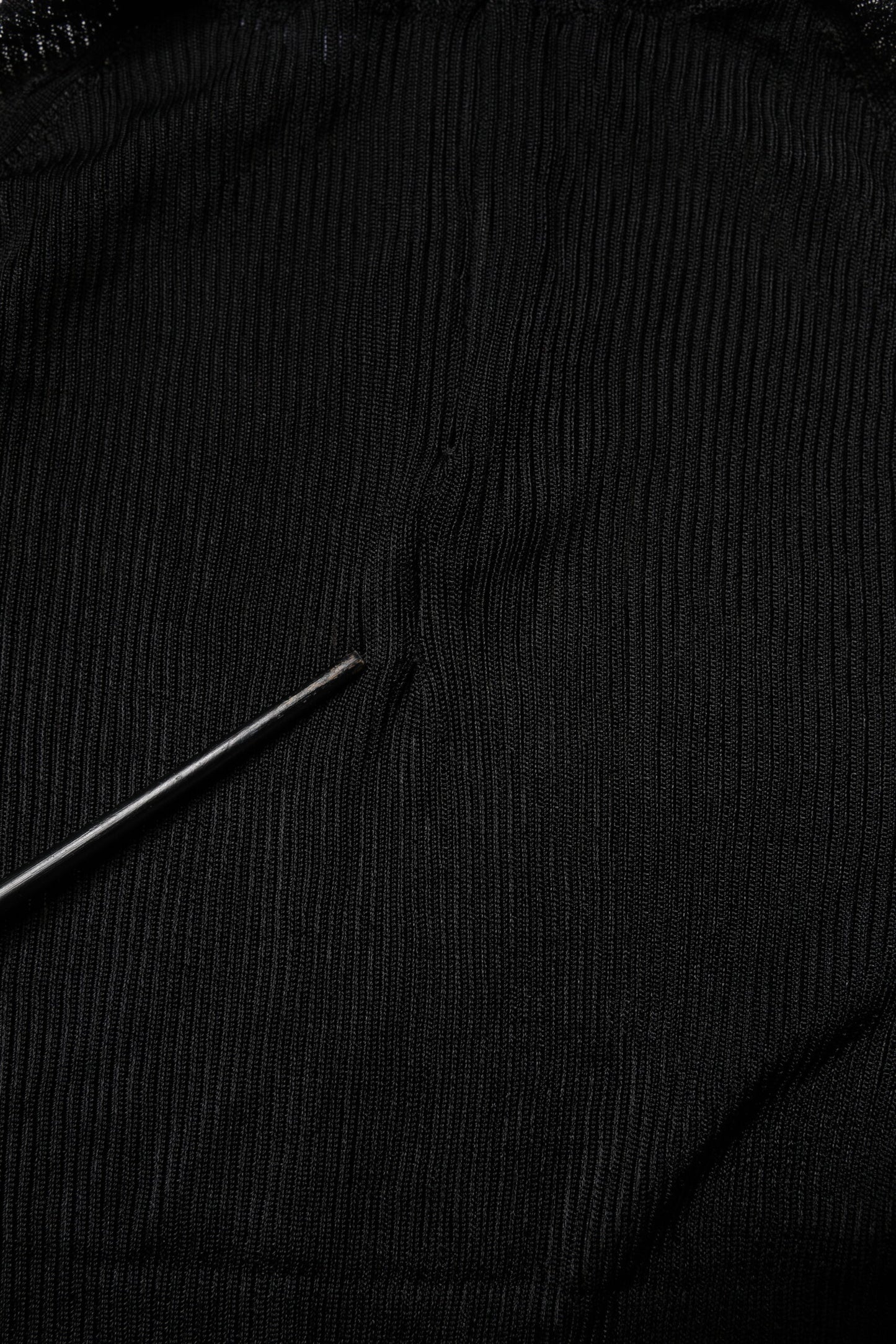 Dolce & Gabbana Haut col montant noir en tricot à manches longues et coupe près du corps