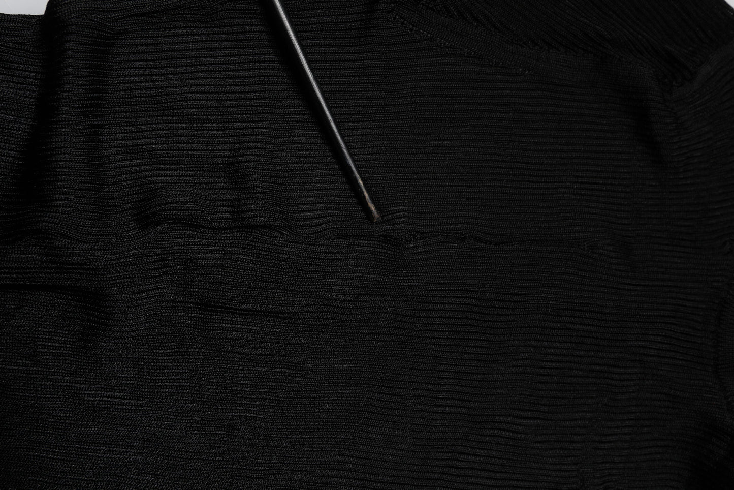 Dolce & Gabbana Haut col montant noir en tricot à manches longues et coupe près du corps