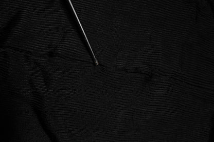 Dolce & Gabbana Haut col montant noir en tricot à manches longues et coupe près du corps