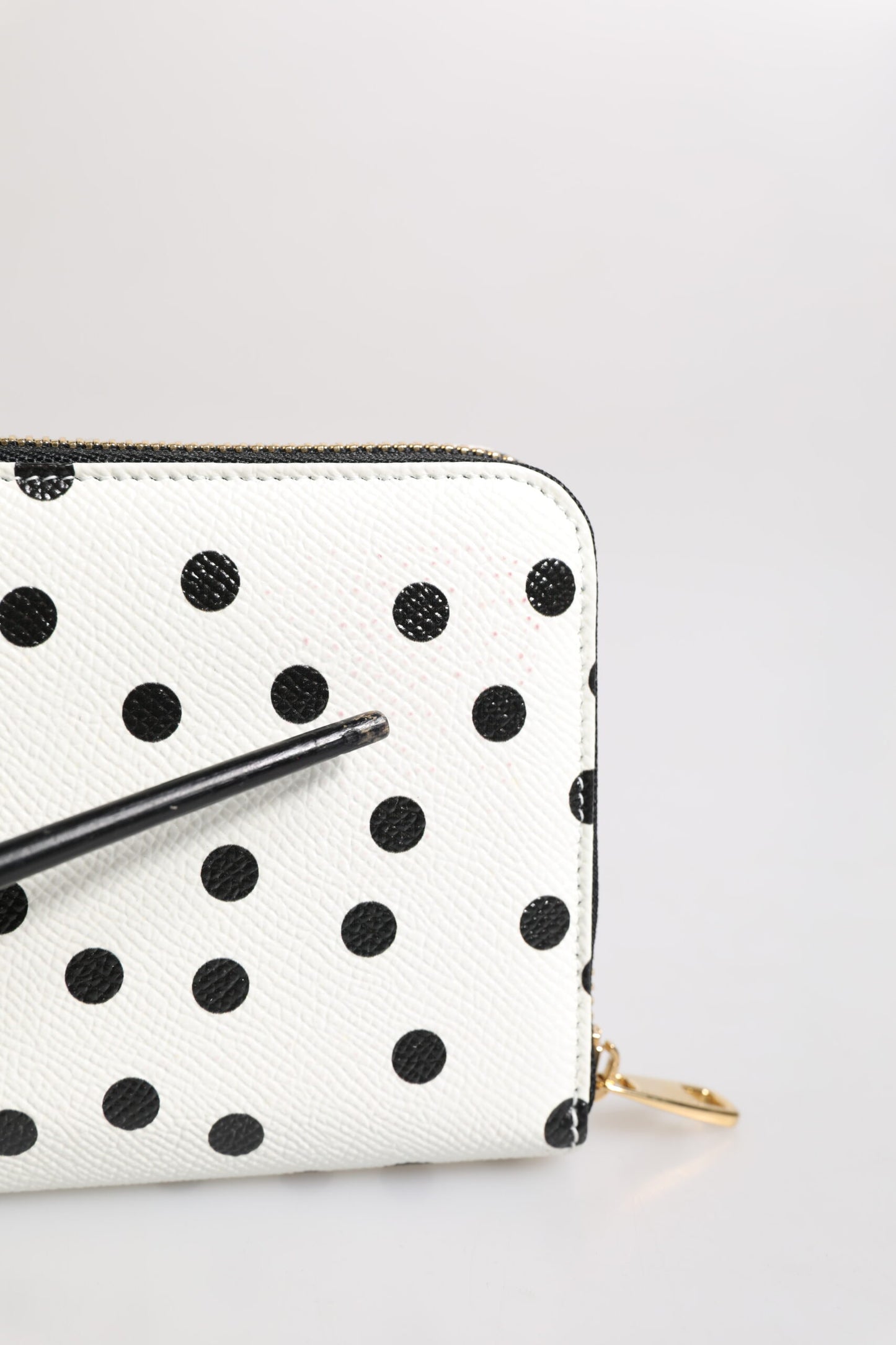 Portefeuille continental zippé Dolce & Gabbana en cuir rayé blanc et noir