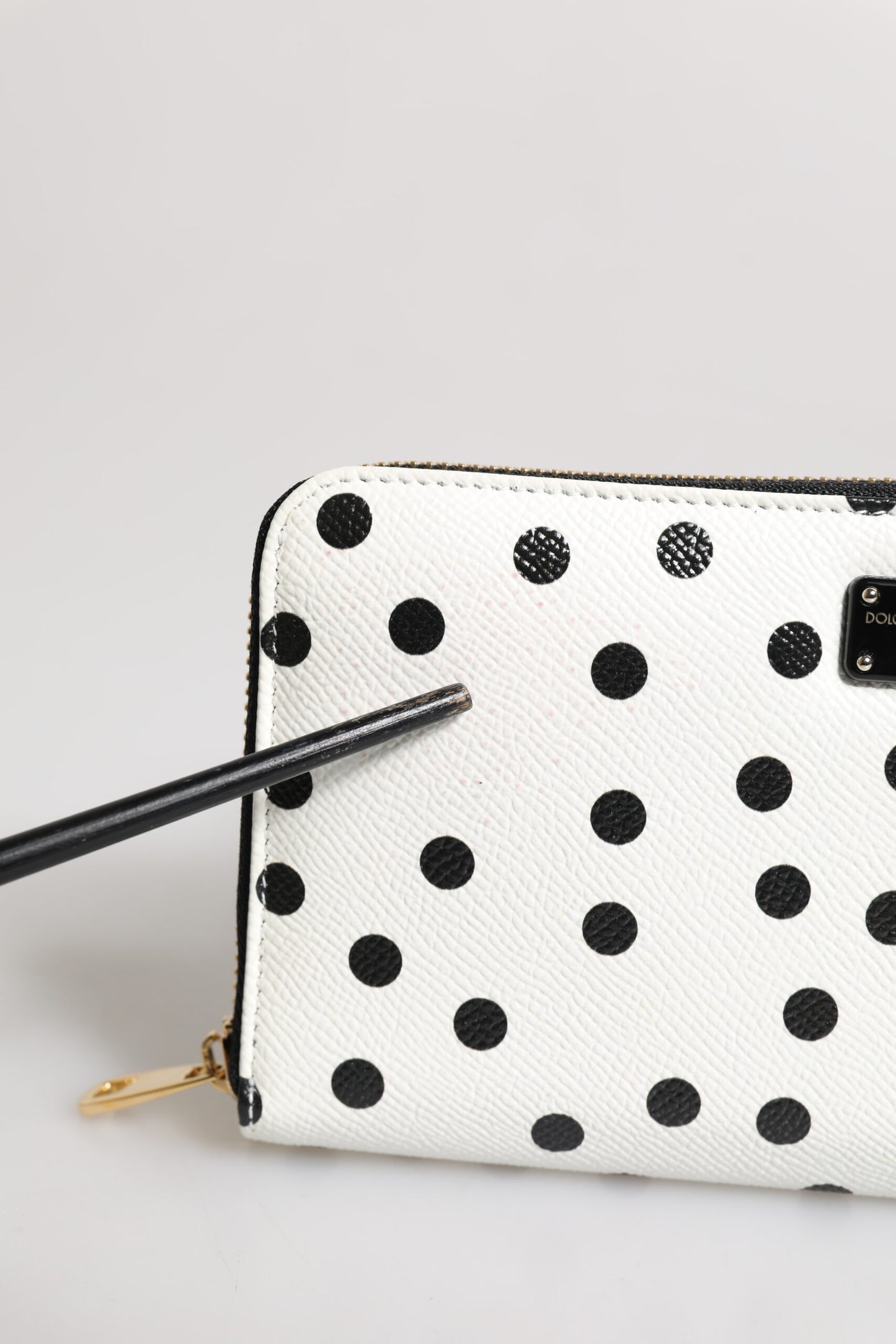 Portefeuille continental zippé Dolce & Gabbana en cuir rayé blanc et noir