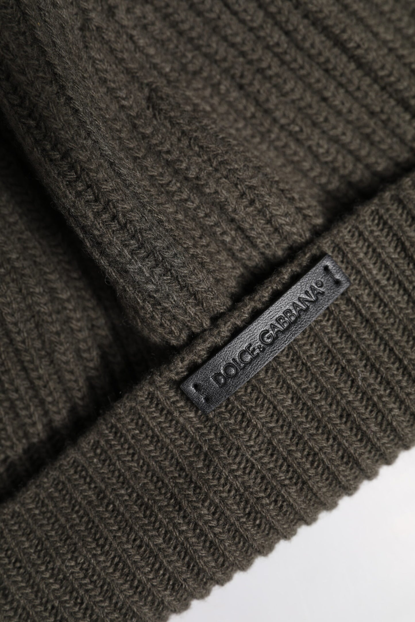 Bonnet d'hiver tricoté en laine verte Dolce & Gabbana avec plaque DG