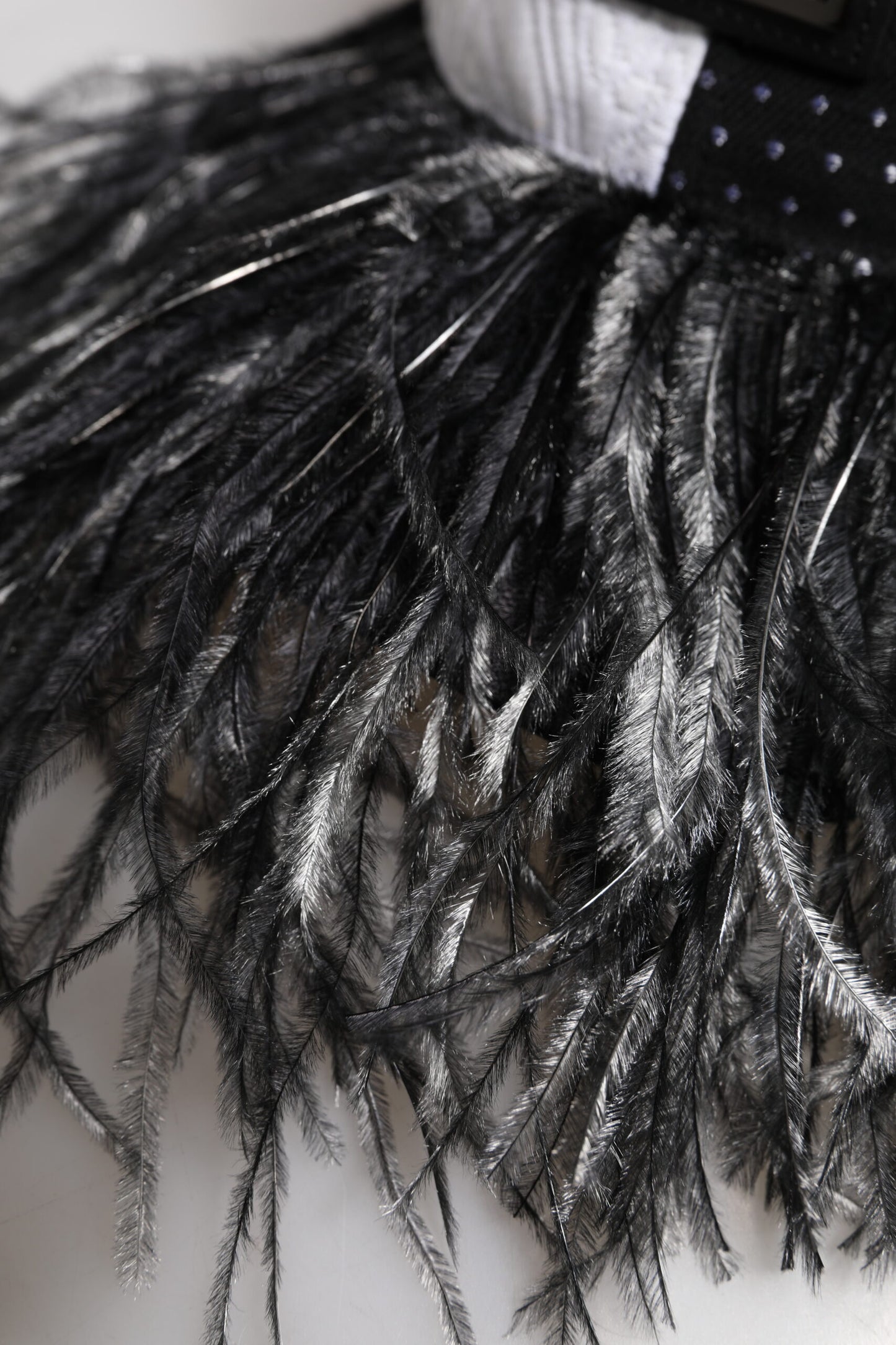 Casquette de baseball à pois blancs et noirs Dolce & Gabbana avec plumes