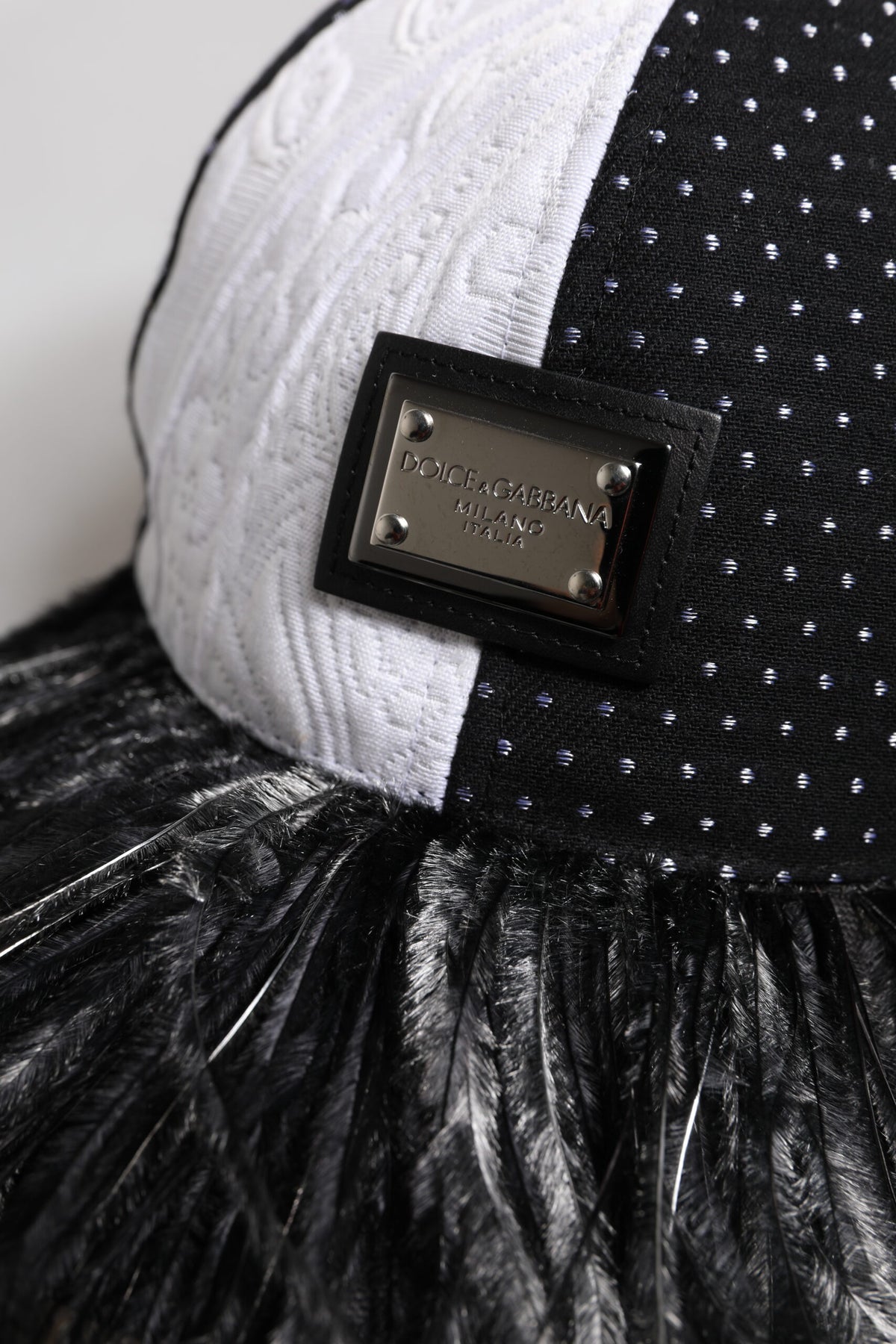 Dolce & Gabbana Casquette Baseball à Pois Blanc et Noir avec Plumes