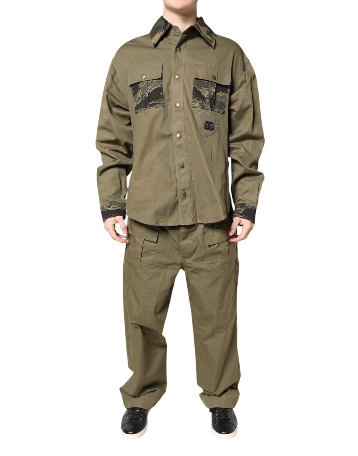 Ensemble décontracté composé d'une chemise et d'un pantalon en coton extensible brun de Dolce &amp; Gabbana.