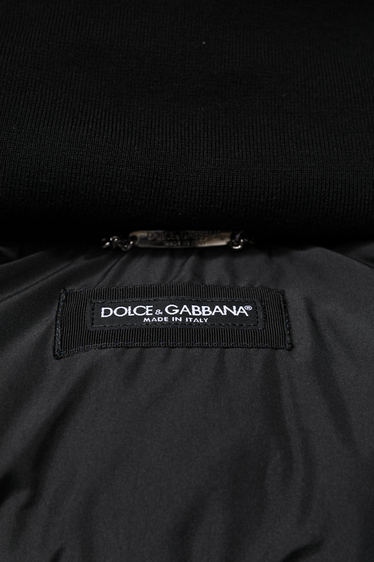 Veste matelassée à capuche zippée avec logo bleu de Dolce & Gabbana