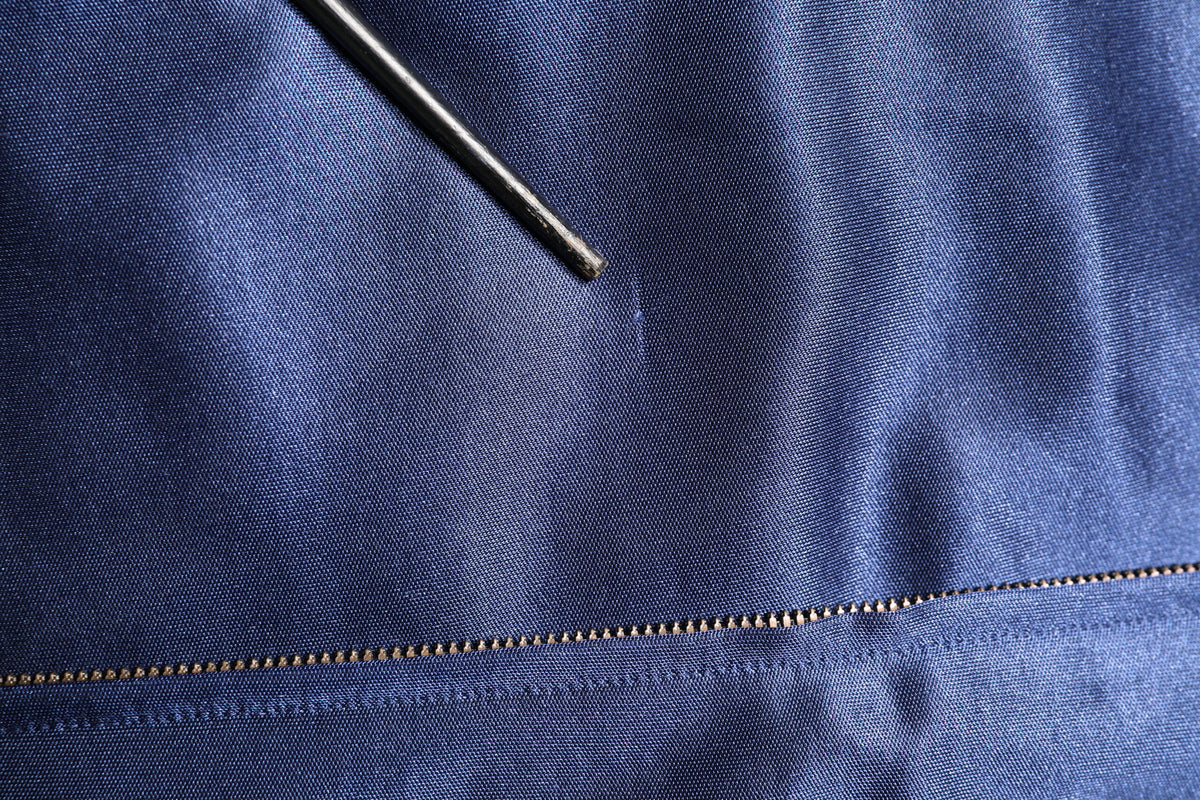 Pull bomber pour homme Dolce &amp; Gabbana en nylon bleu avec patch logo.
