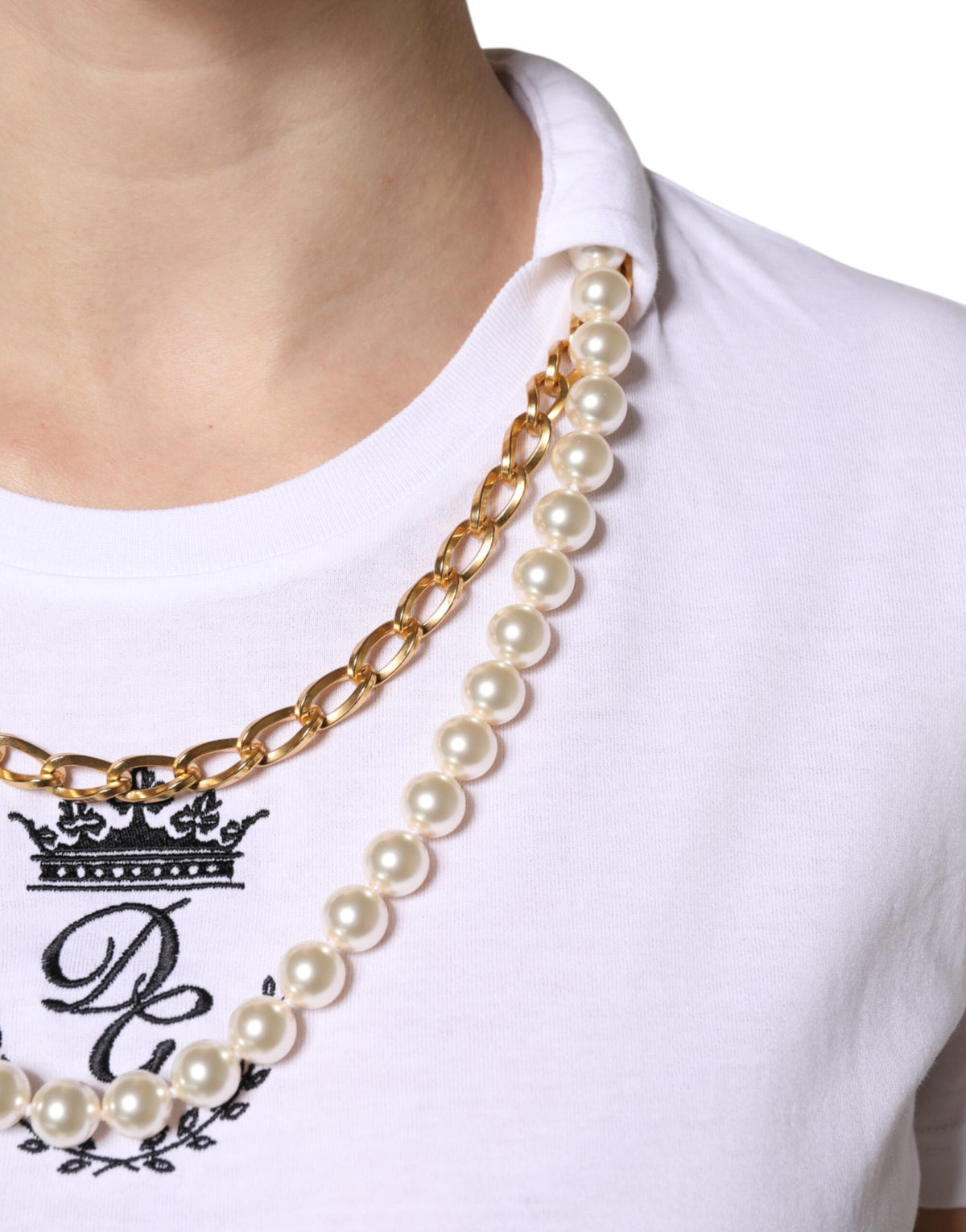 Dolce & Gabbana T-shirt en coton blanc avec chaîne et perles