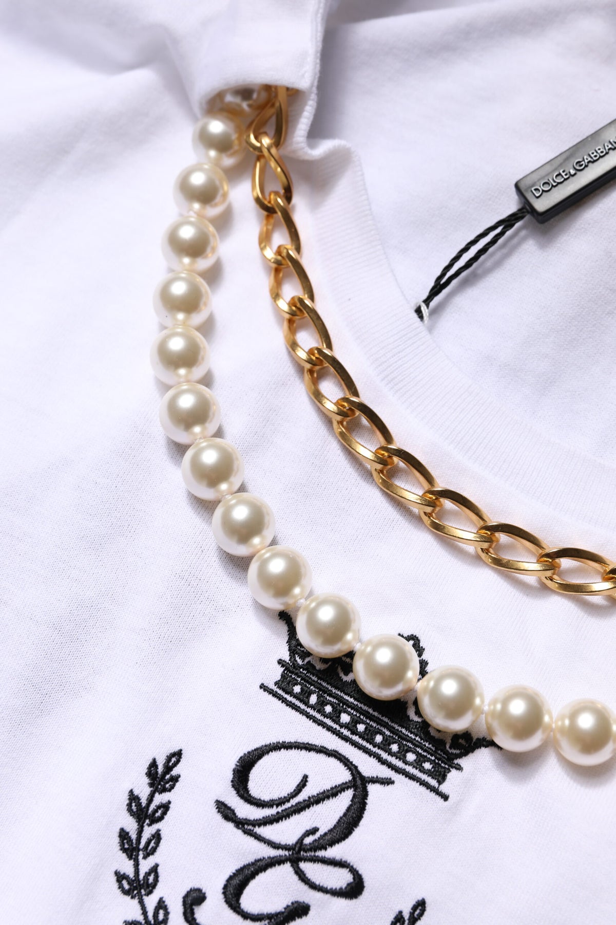 Dolce & Gabbana T-shirt en coton blanc avec chaîne et perles
