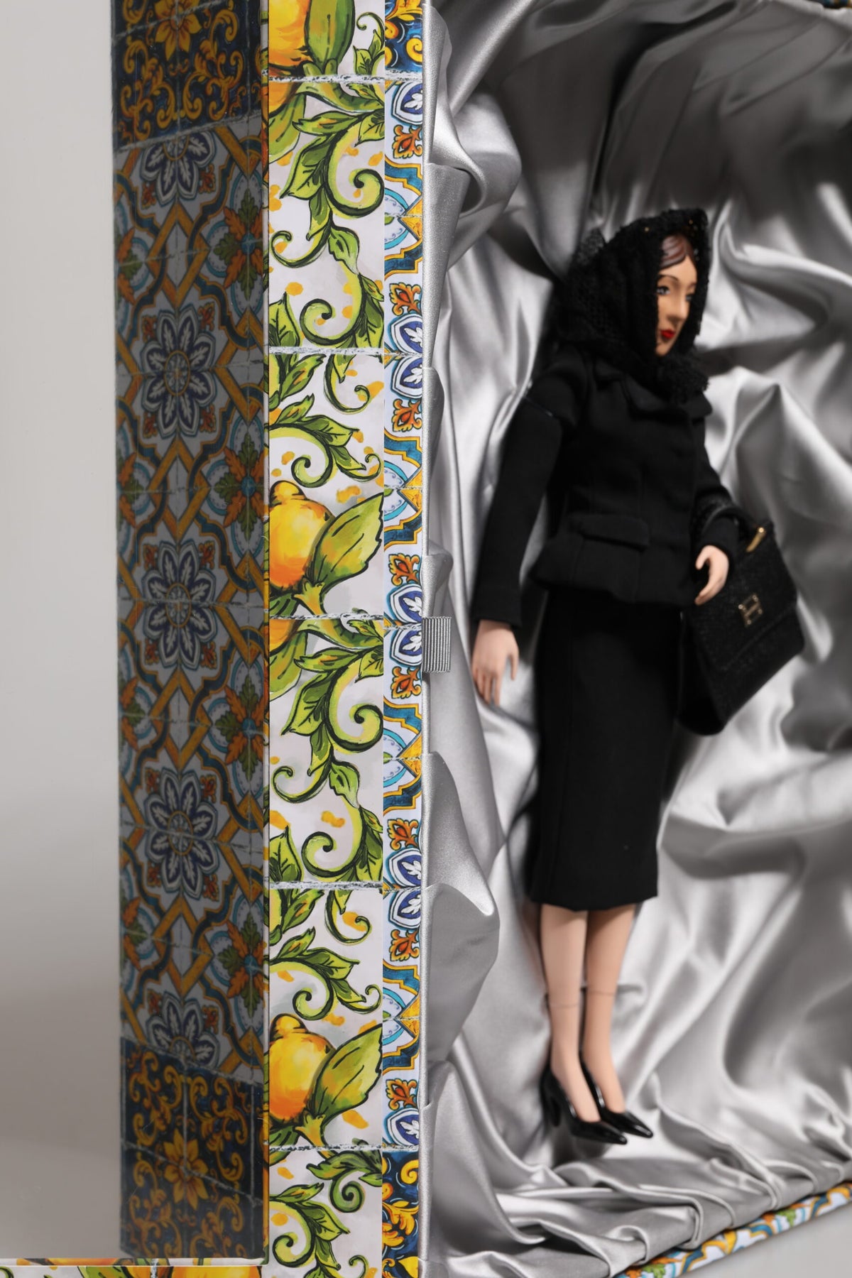 Poupée en Porcelaine et Cuir Dolce & Gabbana - Robe Noire