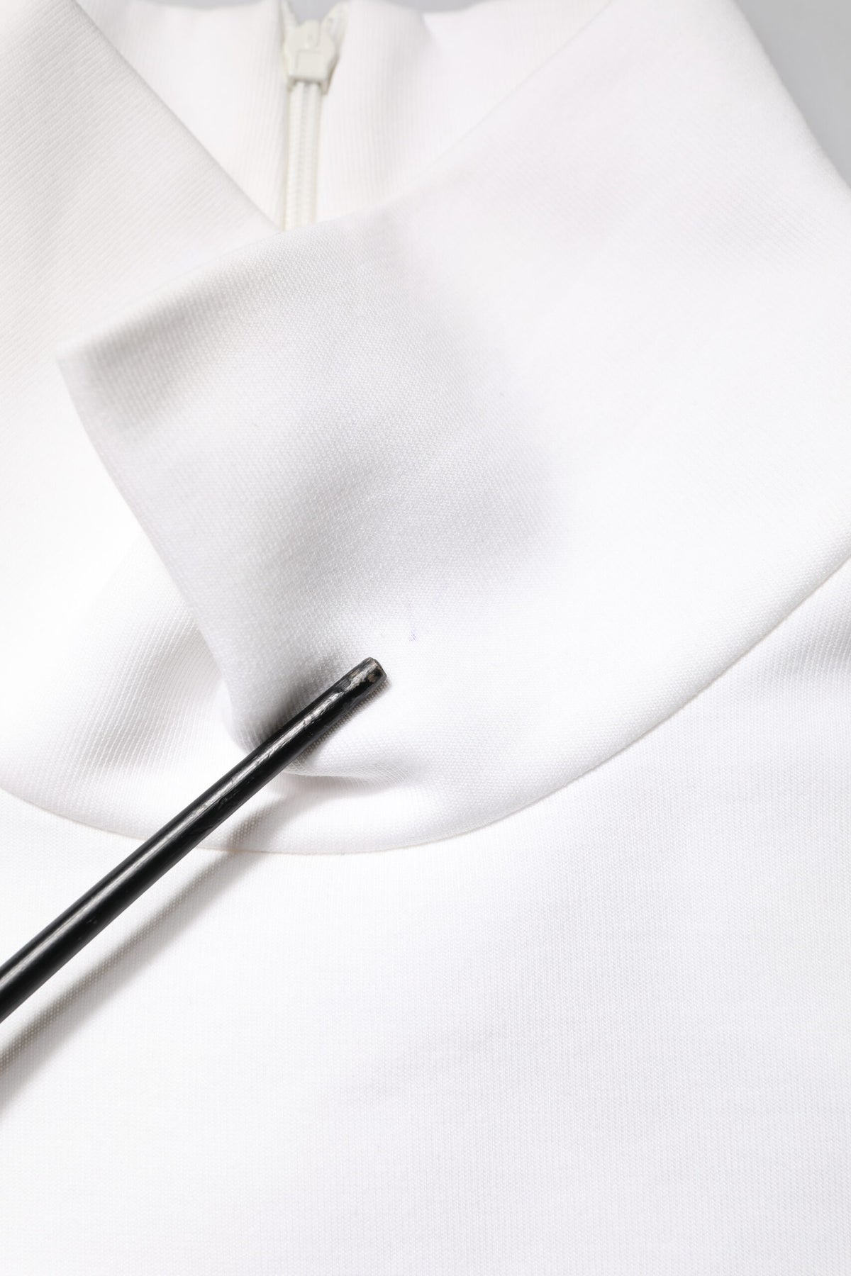 T-shirt en coton blanc à col montant avec application DG de Dolce &amp; Gabbana