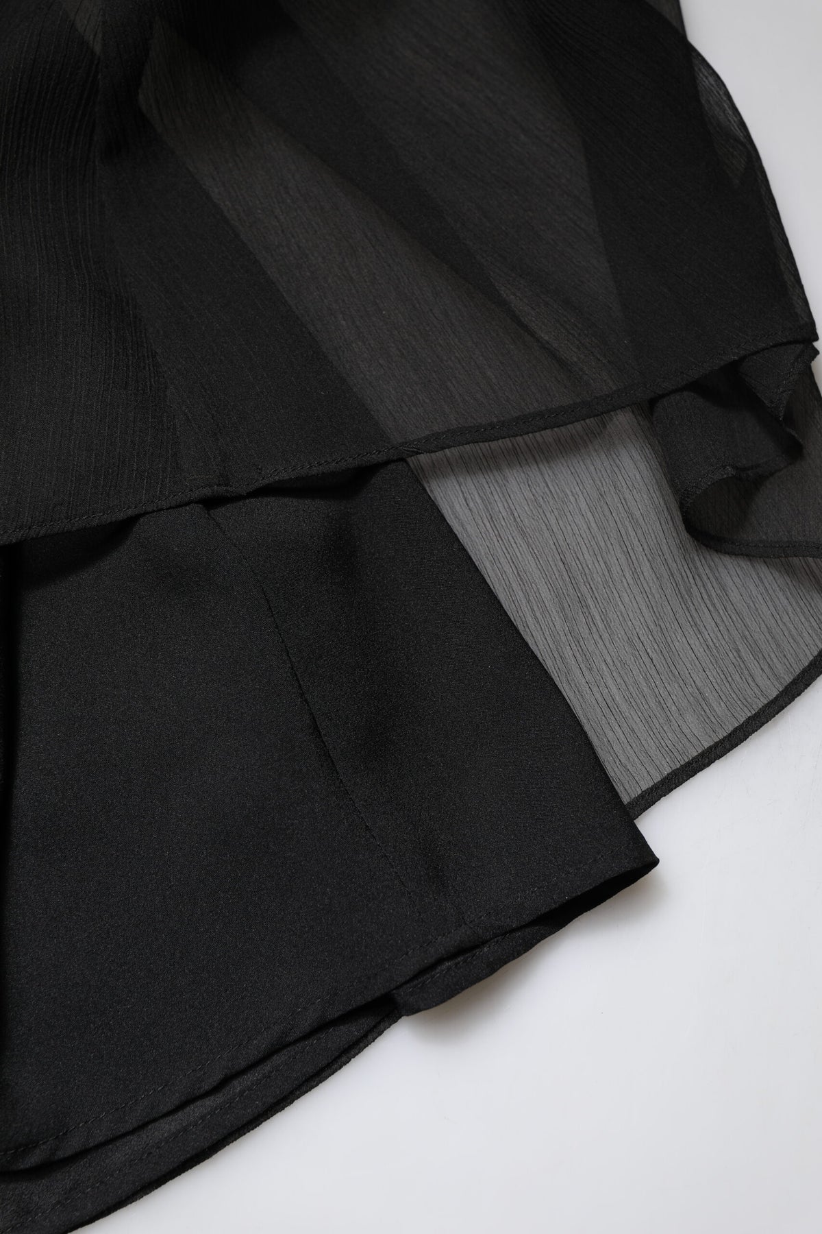 Robe Longue Sans Manches en Tulle Noir avec Perles Marciano by Guess