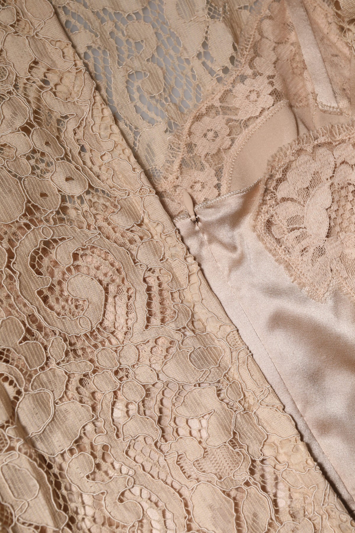 Robe sans manches Dolce & Gabbana en dentelle florale beige
