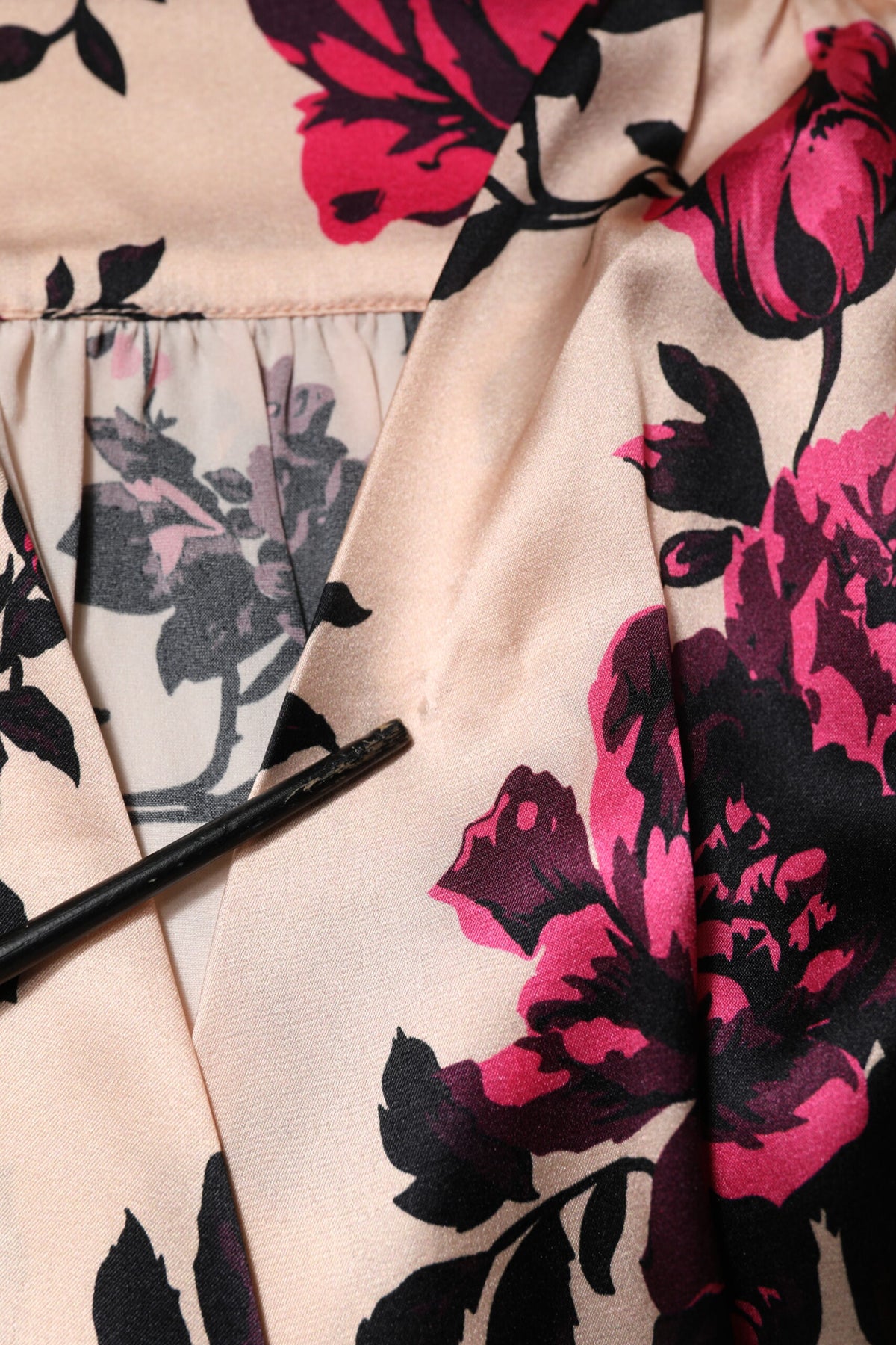 Robe Mini V-Cou Wrap à Manches Longues en Soie Florale Rose Laneus