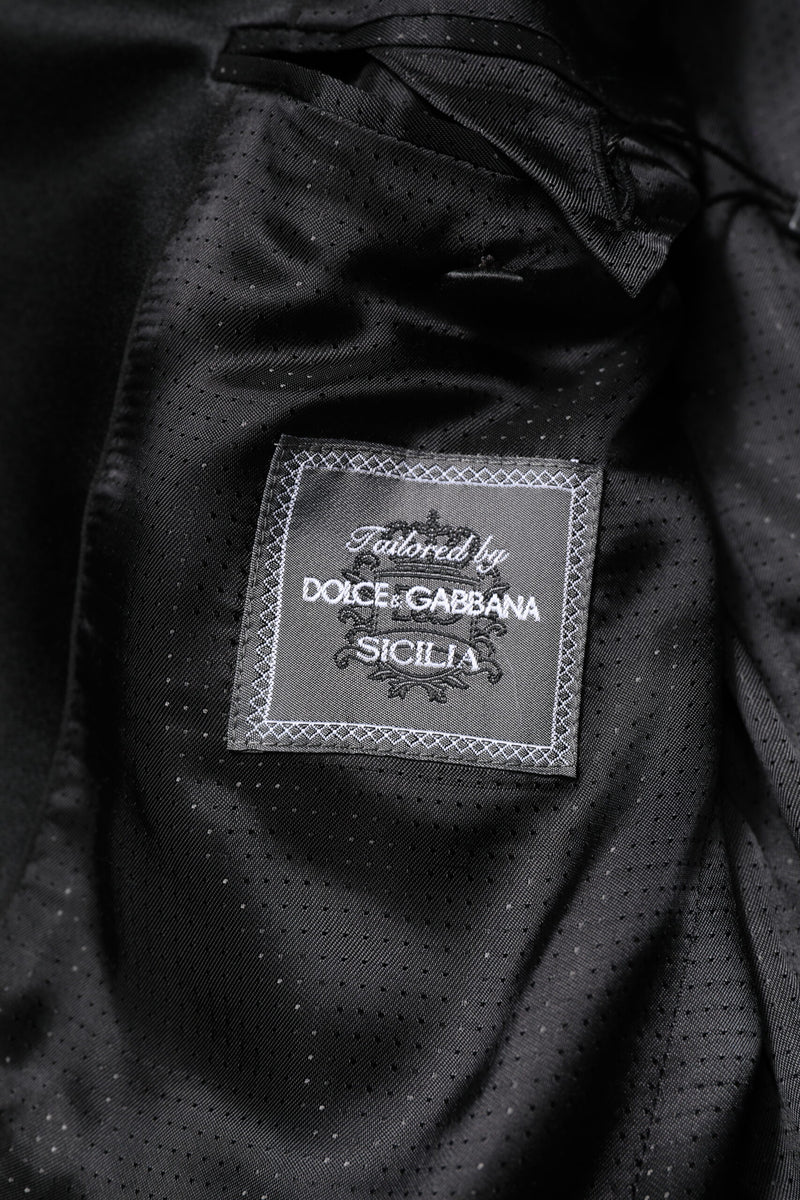 Dolce &amp; Gabbana, veste-manteau SICILIA violette, embellie de paillettes.
