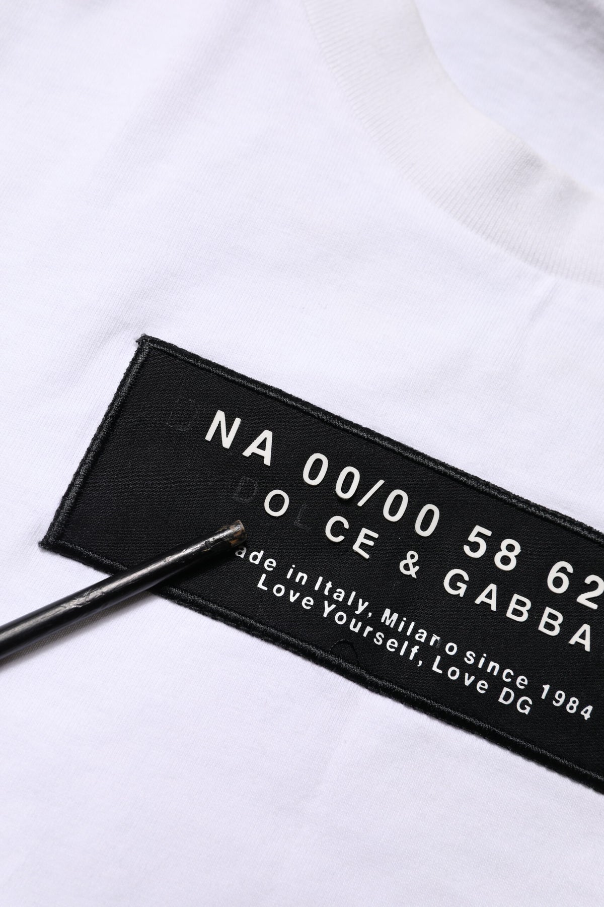 T-shirt à col rond en coton blanc avec logo et patch Dolce &amp; Gabbana