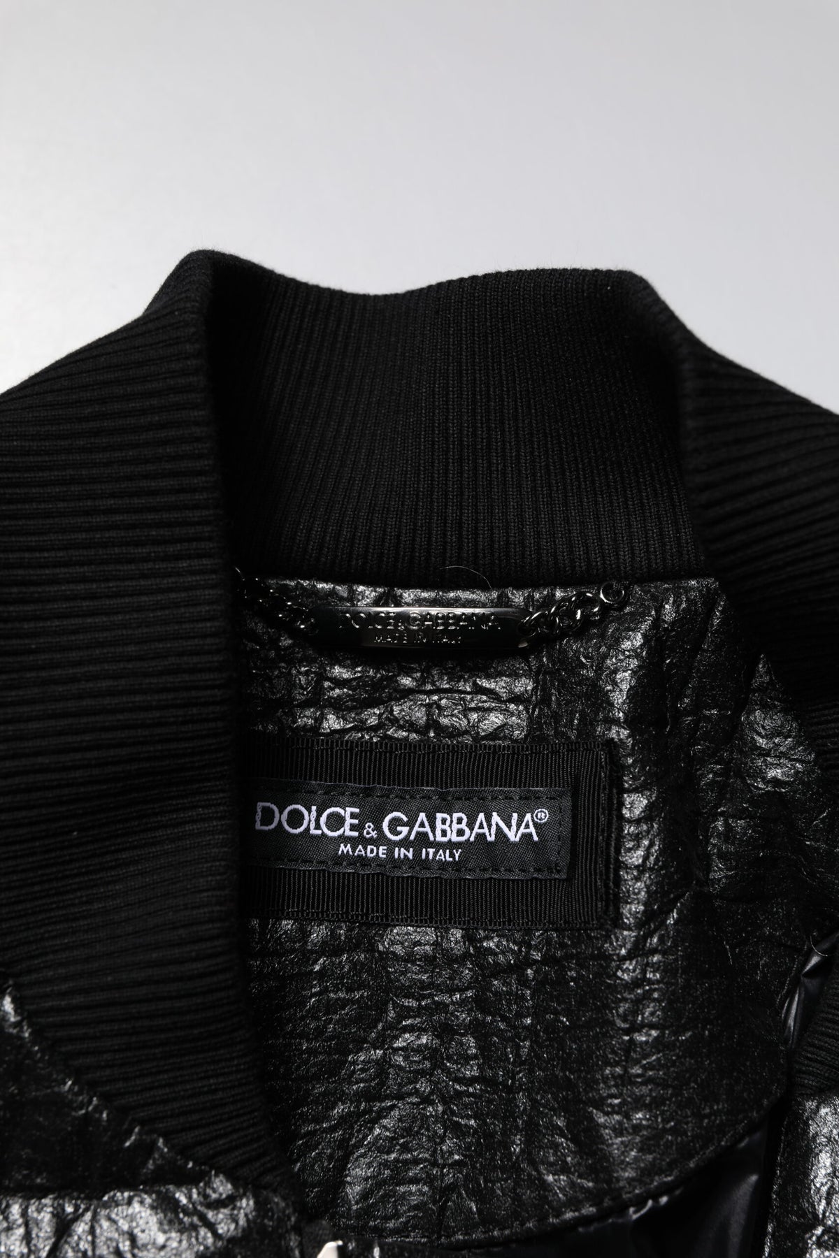 Veste bomber à fermeture éclair intégrale Dolce & Gabbana noire avec plaque de logo.