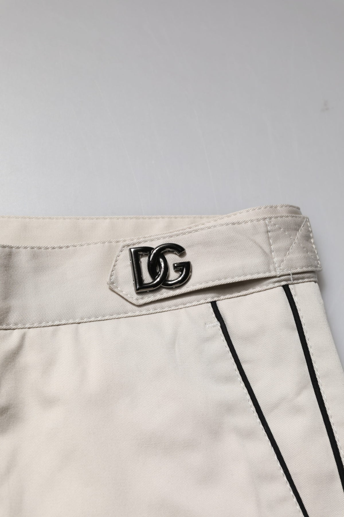 Robe blanche en coton, pantalon tailleur slim formel Dolce &amp; Gabbana