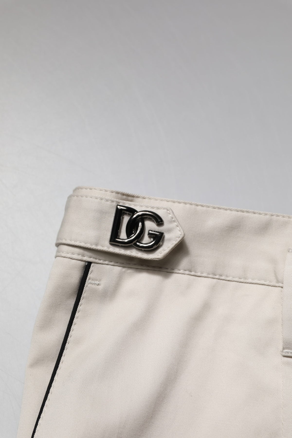Robe blanche en coton, pantalon tailleur slim formel Dolce &amp; Gabbana