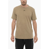 T-shirt blanc cassé à col rond, coupe ajustée, avec logo brodé.