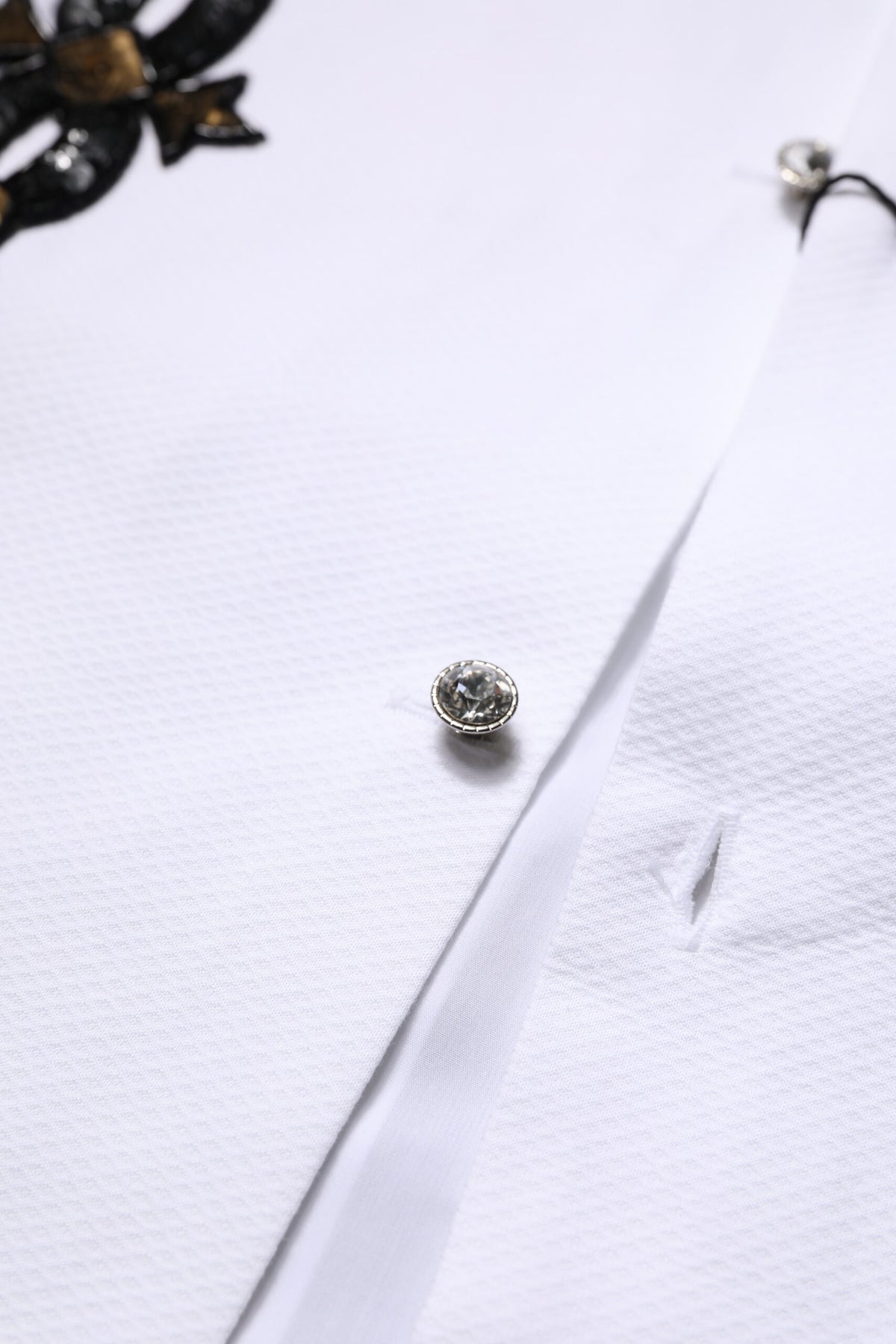 Chemise de cérémonie pour homme Dolce &amp; Gabbana blanche, ornée de paillettes dorées.