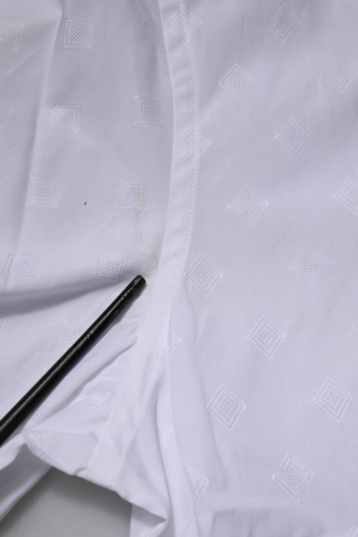 Chemise habillée blanche en popeline de coton à col montant de Dolce &amp; Gabbana, dorée.