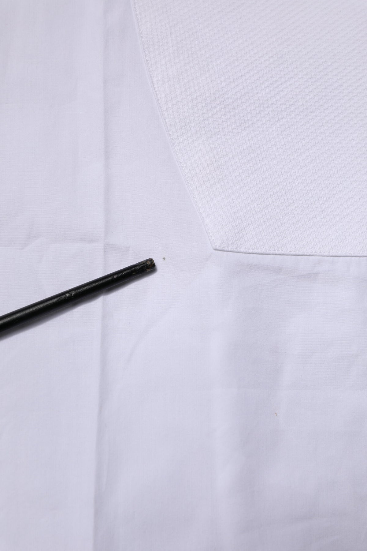 Chemise habillée blanche en popeline de coton à col montant de Dolce &amp; Gabbana, dorée.