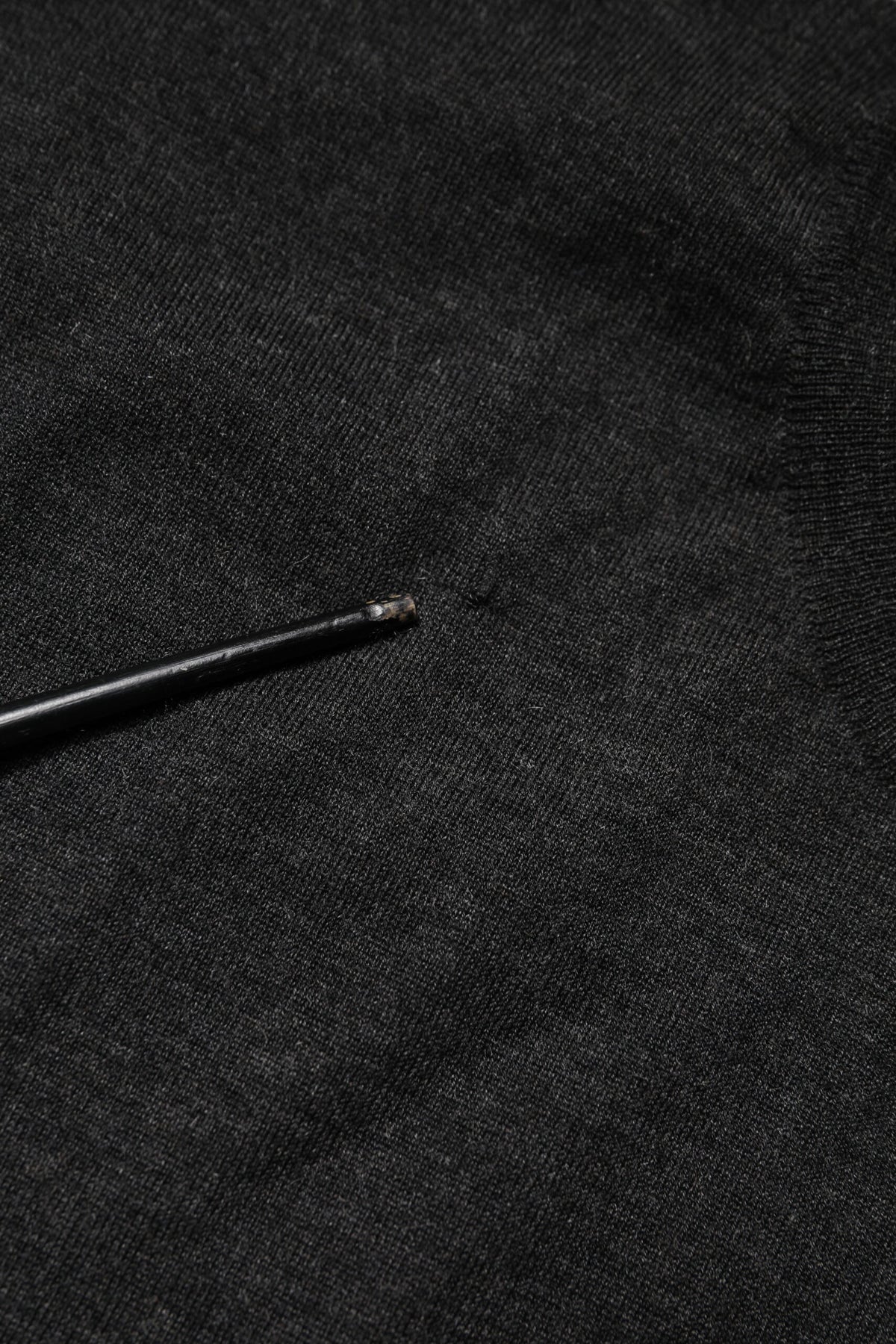 Pull en tricot gris à manches longues et col rond de Dolce &amp; Gabbana