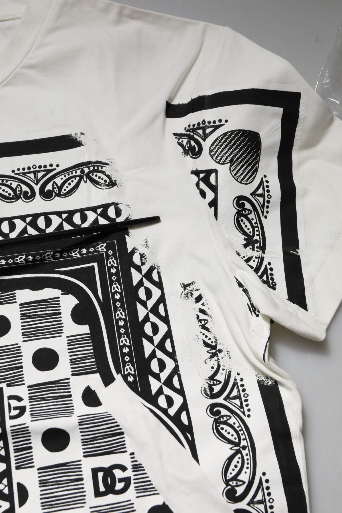 T-shirt à manches courtes à col rond et motif bandana blanc de Dolce &amp; Gabbana