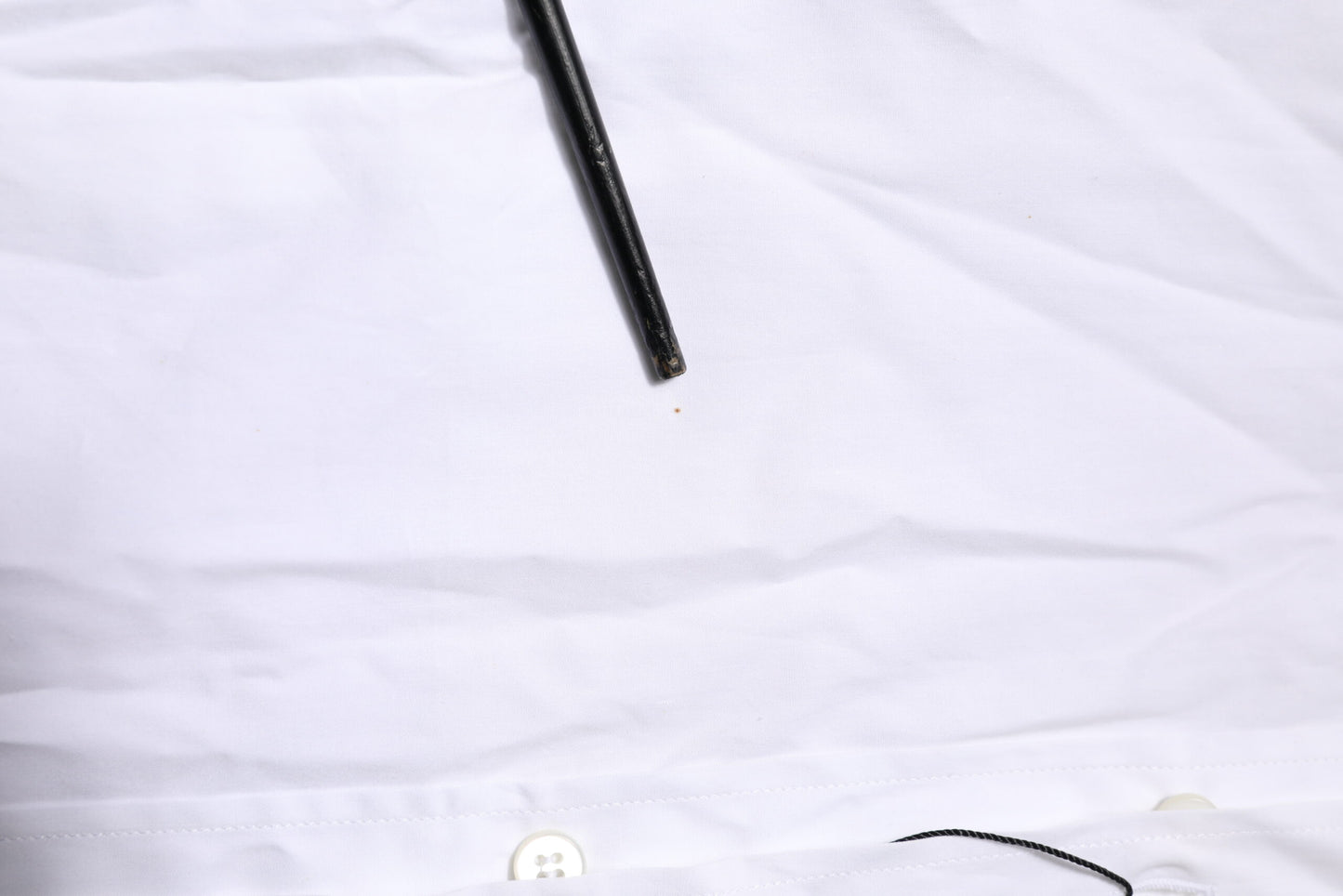 Dolce & Gabbana wit katoenen overhemd met gouden details en lange mouwen.