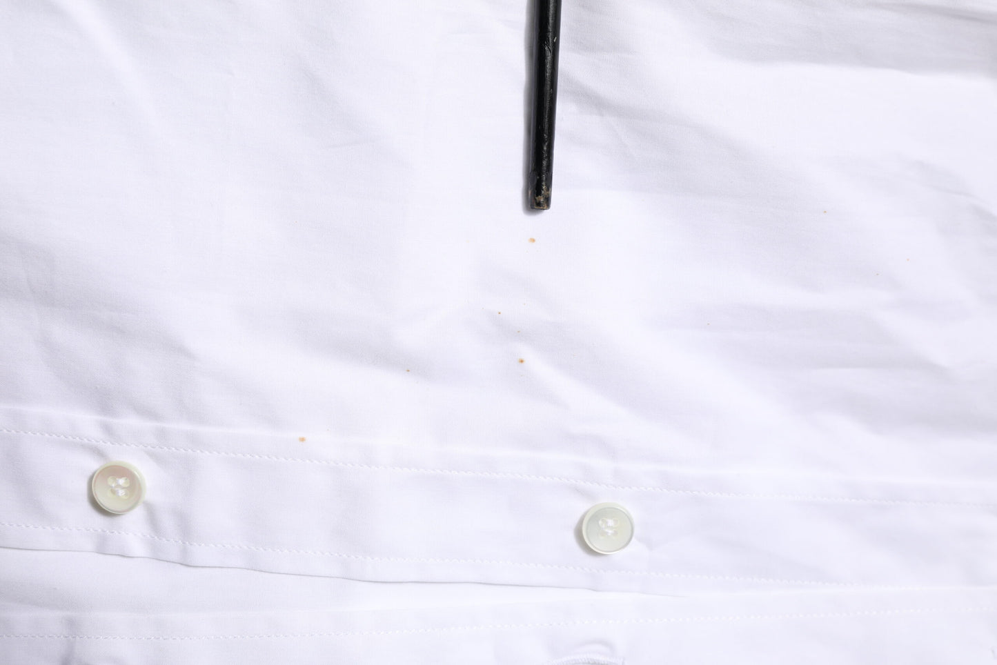 Dolce & Gabbana wit katoenen overhemd met gouden details en lange mouwen.