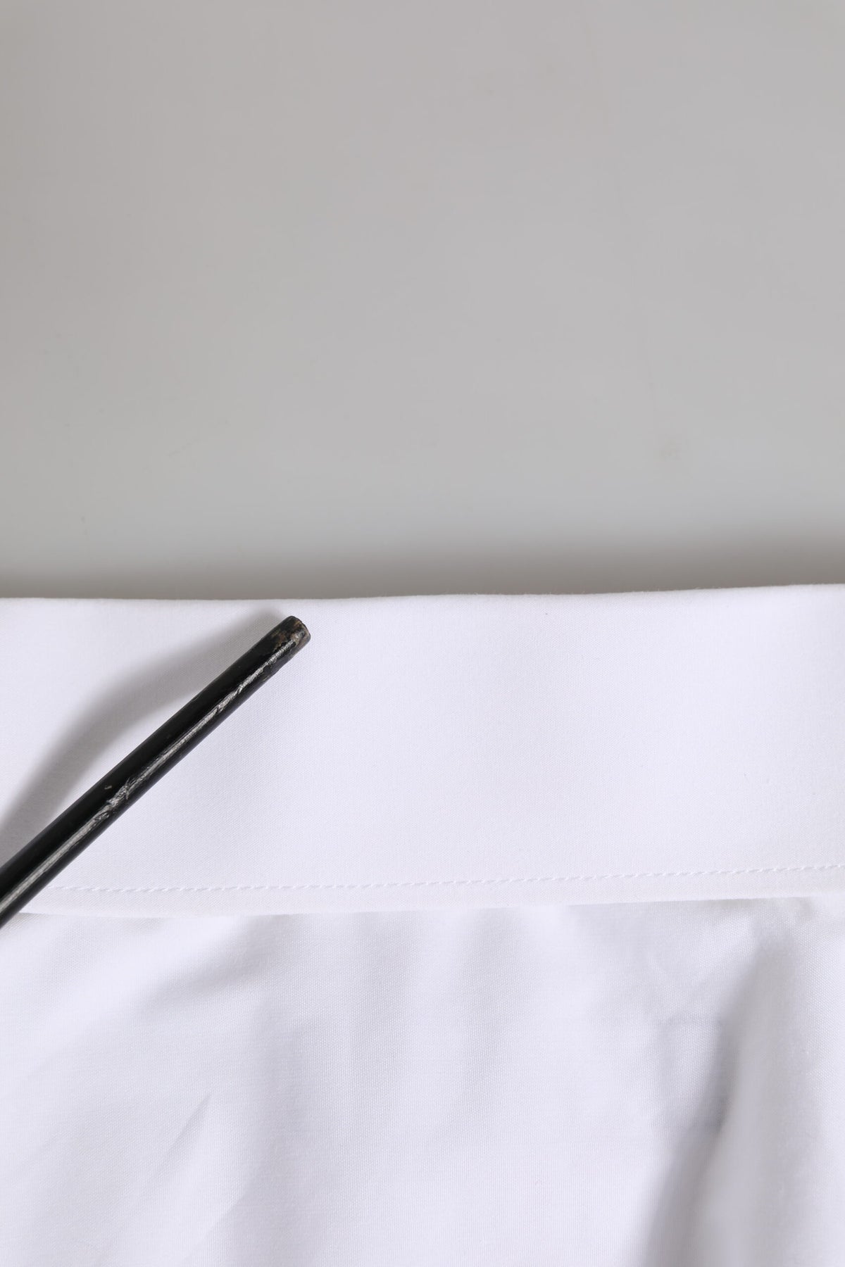Chemise habillée à manches longues pour homme, blanche et dorée, Dolce &amp; Gabbana.