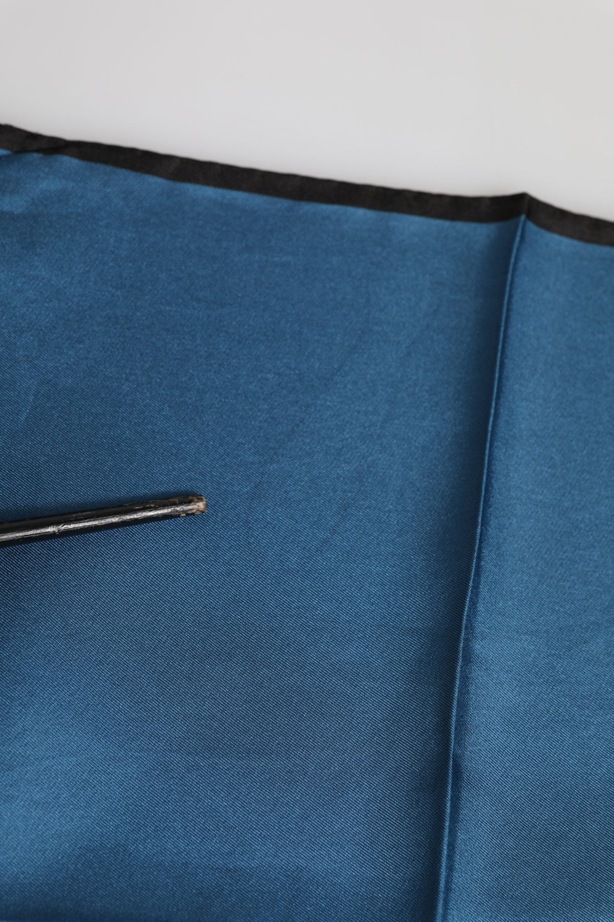 Foulard carré en soie bleu DG Crown pour homme Dolce &amp; Gabbana
