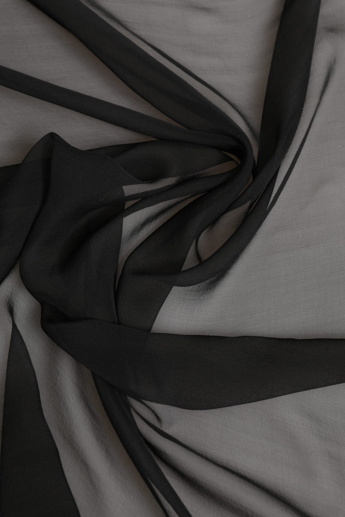 Foulard carré en soie grise et noire Dolce & Gabbana pour femmes
