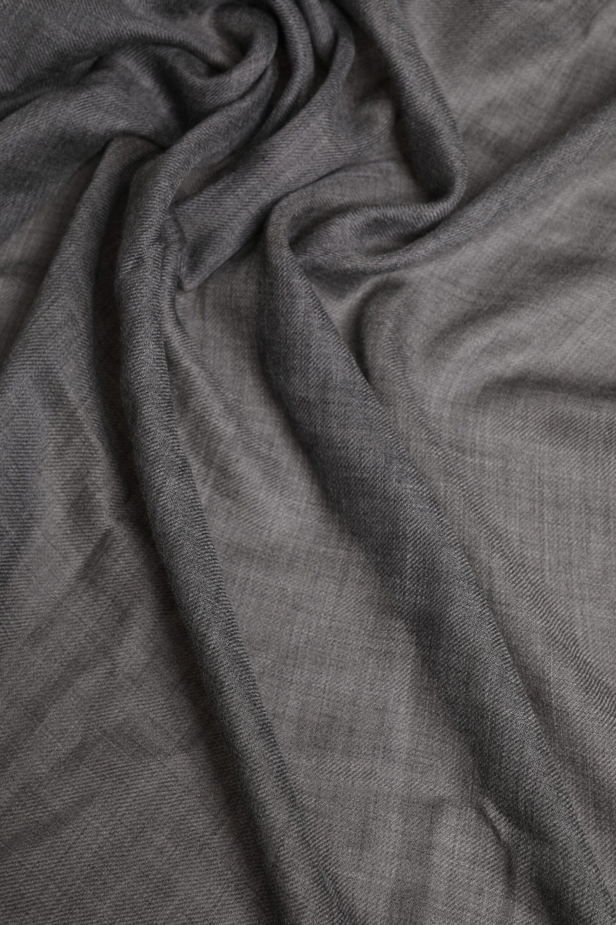 Foulard châle cache-cou imprimé logo gris Dolce &amp; Gabbana