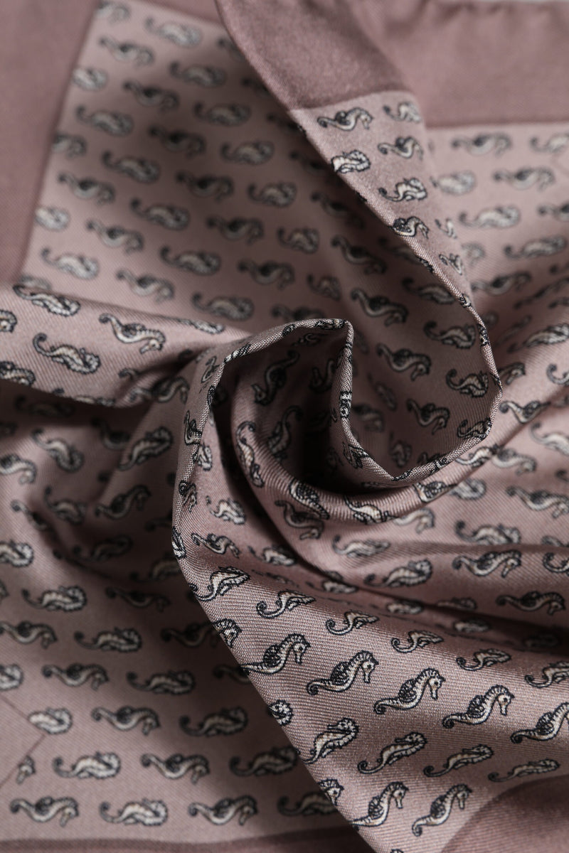 Foulard carré en soie marron motif hippocampe Dolce &amp; Gabbana