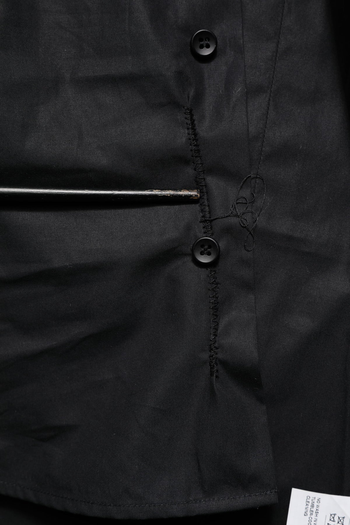 Chemise robe à manches longues en coton noir avec détail doré de Dolce &amp; Gabbana