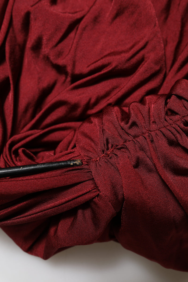Dolce & Gabbana Robe Midi Fittée Rouge à Épaule Dénudée