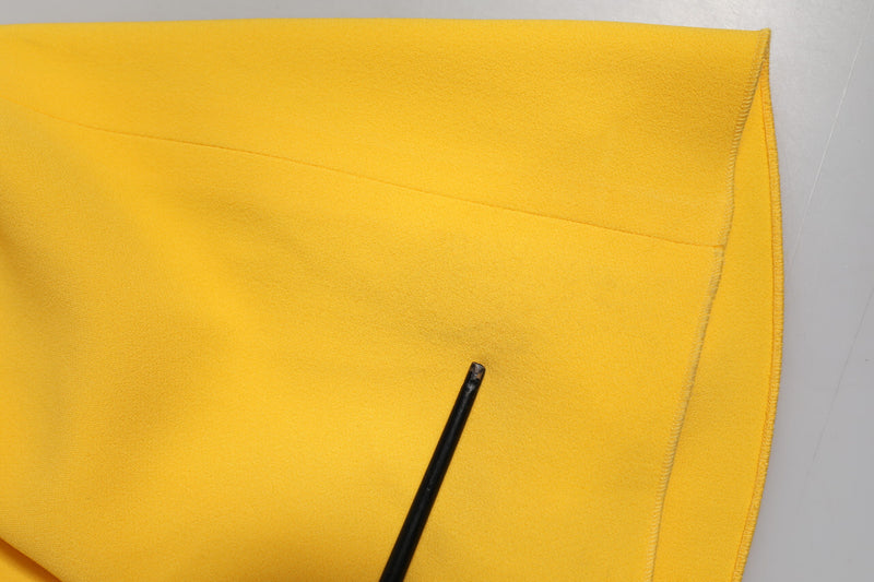 Robe Dolce & Gabbana Jaune à Épaule Unique avec Fente Latérale