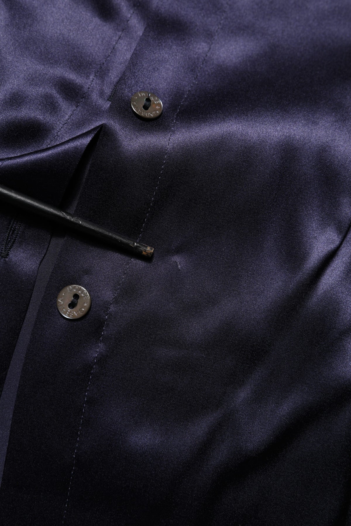 Dolce & Gabbana Blouse en Soie Violet Foncé avec Col Ascot