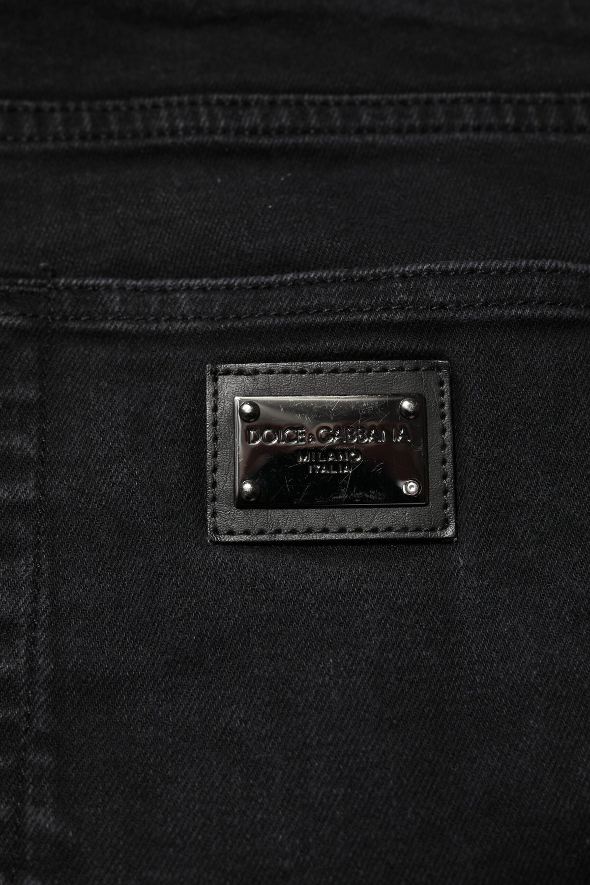 Jeans slim en coton noir avec plaque logo Dolce &amp; Gabbana