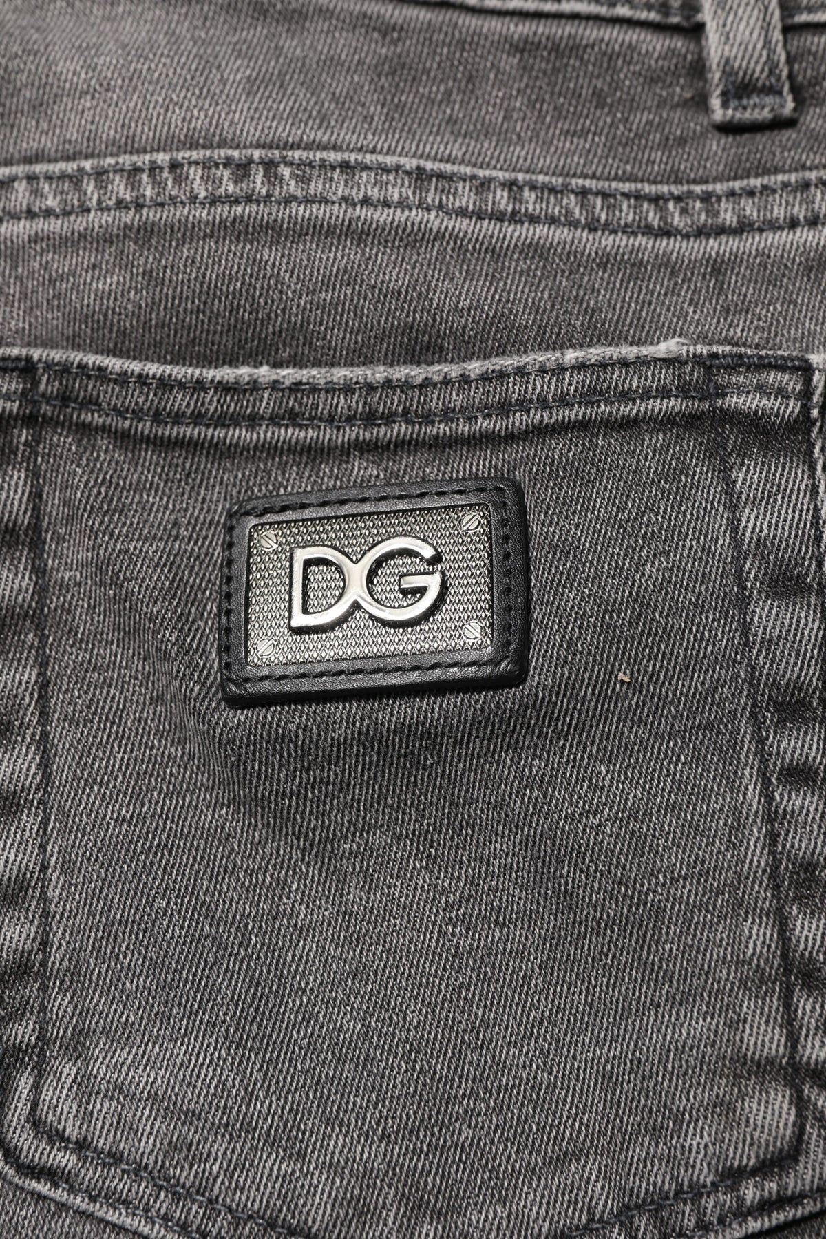 Jean en jean gris pour homme Dolce &amp; Gabbana avec plaque logo en coton
