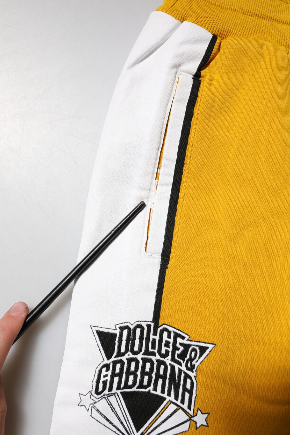 Pantalon de jogging à cordon de serrage jaune imprimé Dolce &amp; Gabbana