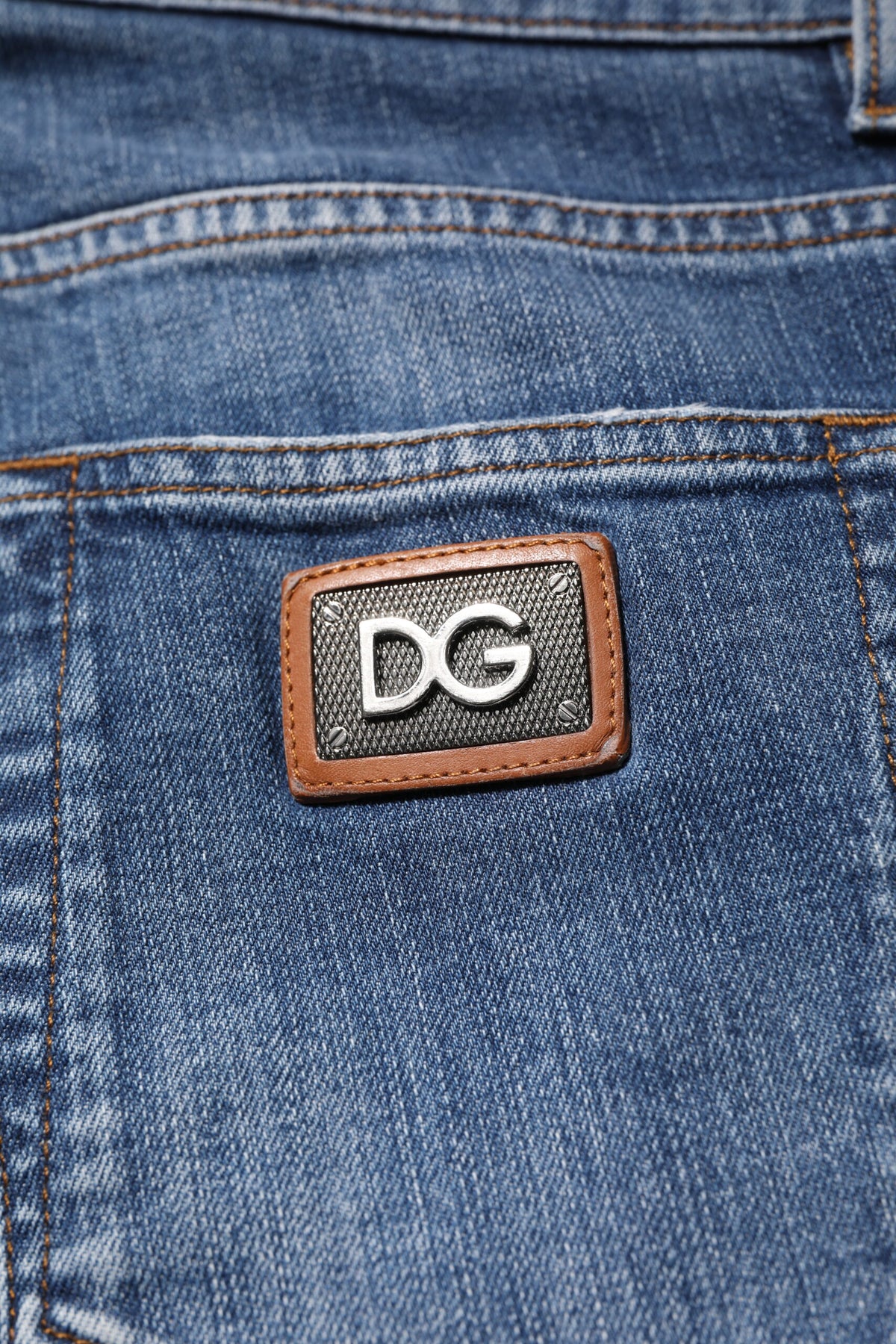Jeans en jean bleu en coton avec plaque de logo Dolce &amp; Gabbana