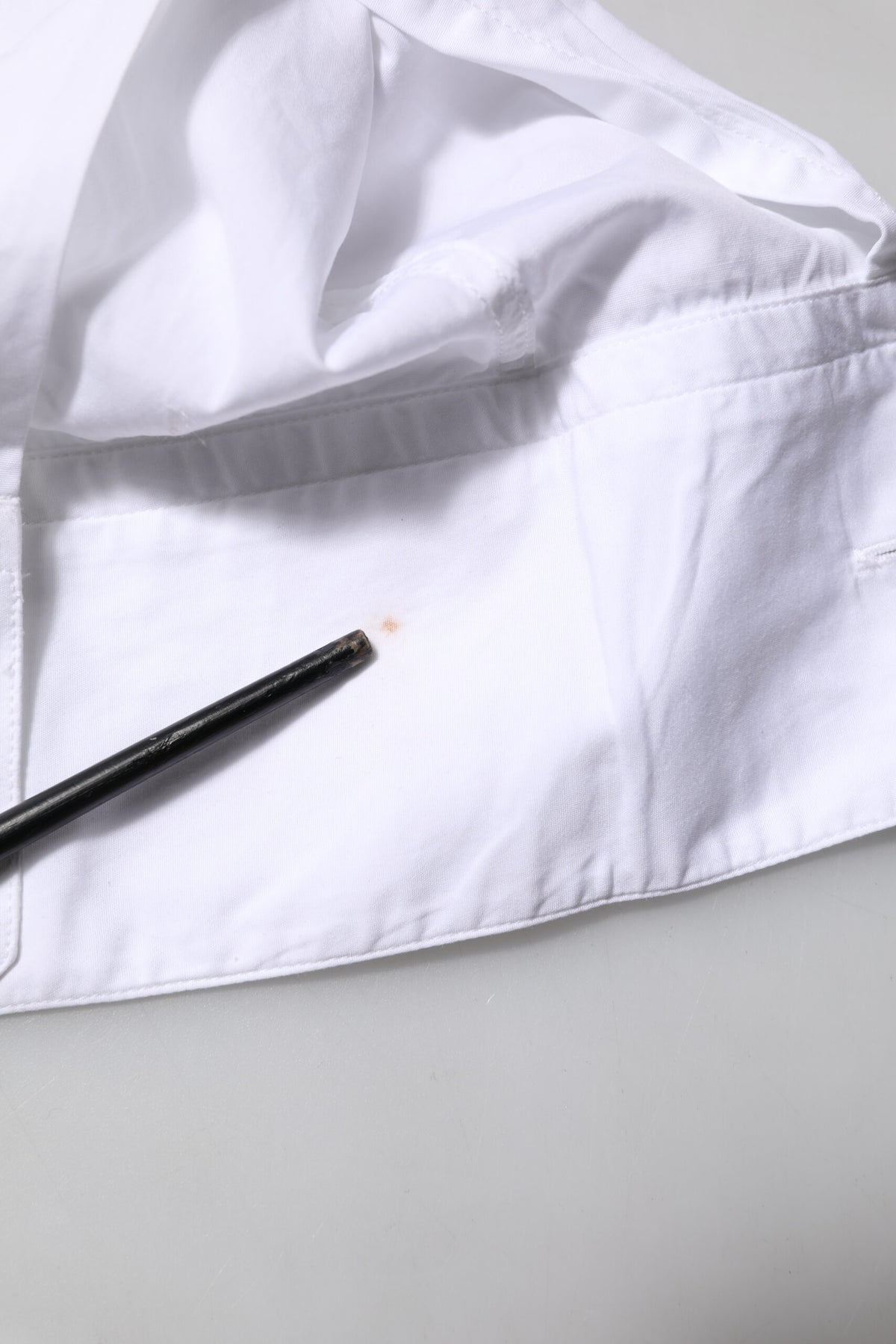 Chemise habillée à manches longues en coton blanc, dorée, de Dolce &amp; Gabbana.