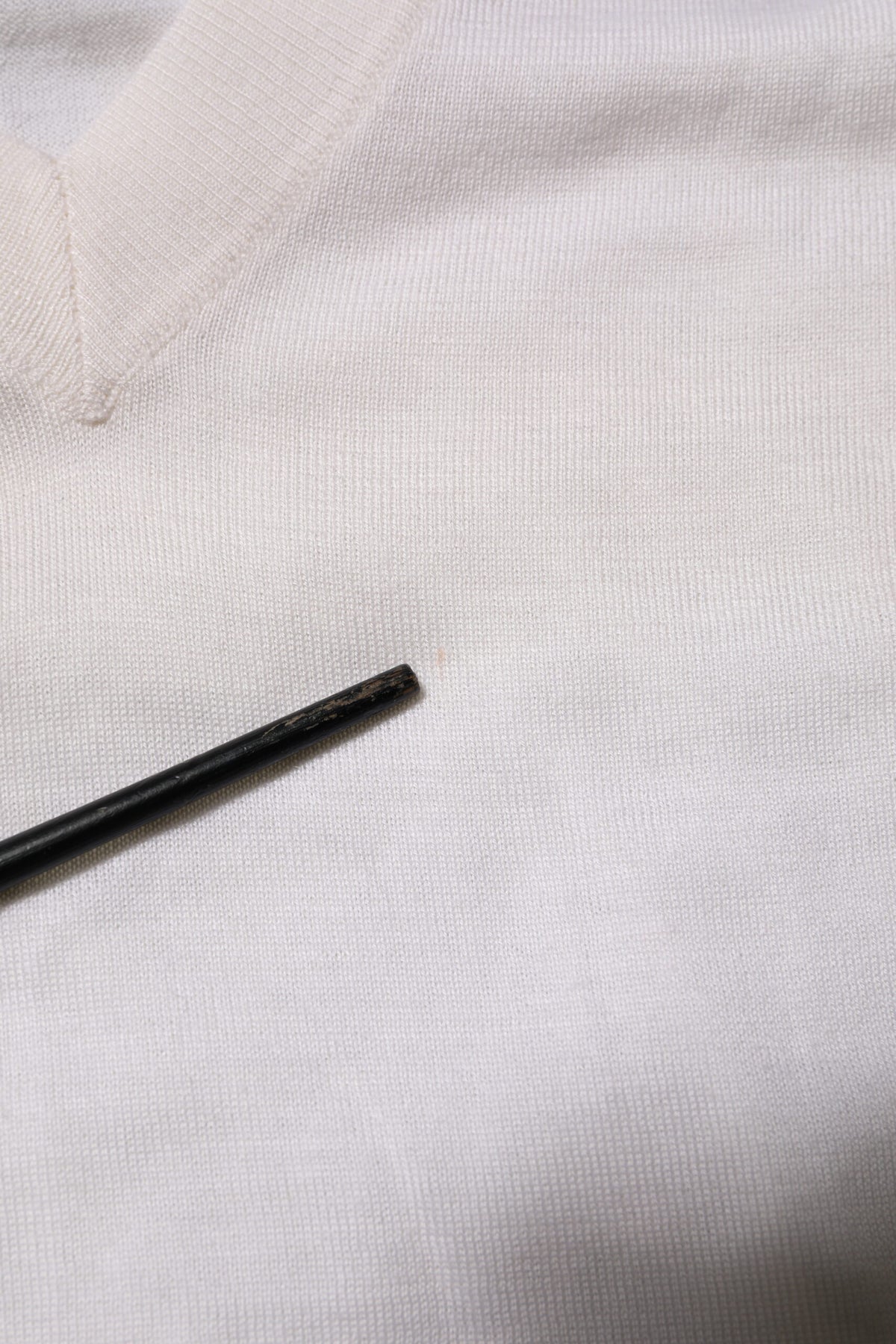 Pull en cachemire blanc à col en V avec logo Dolce &amp; Gabbana