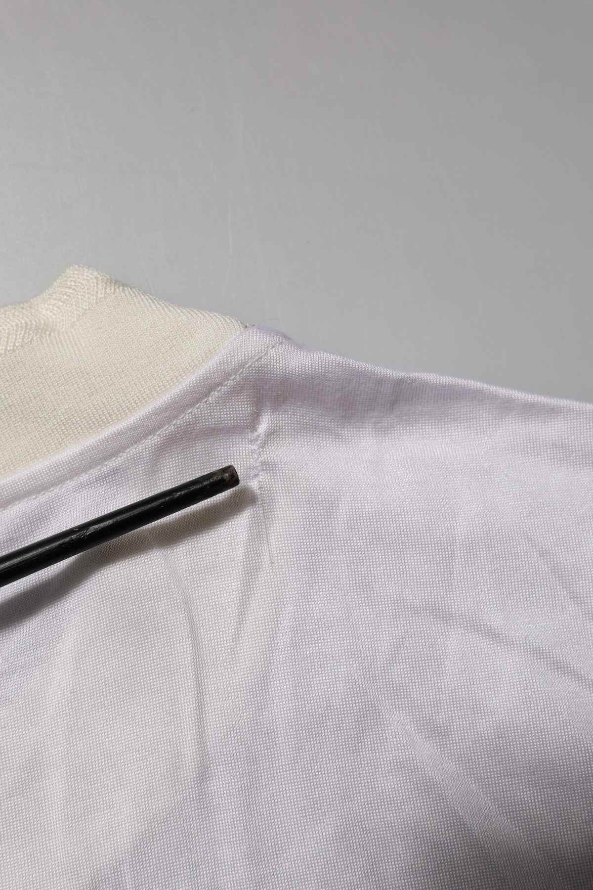 T-shirt en soie blanche à manches longues et col rond de Dolce &amp; Gabbana