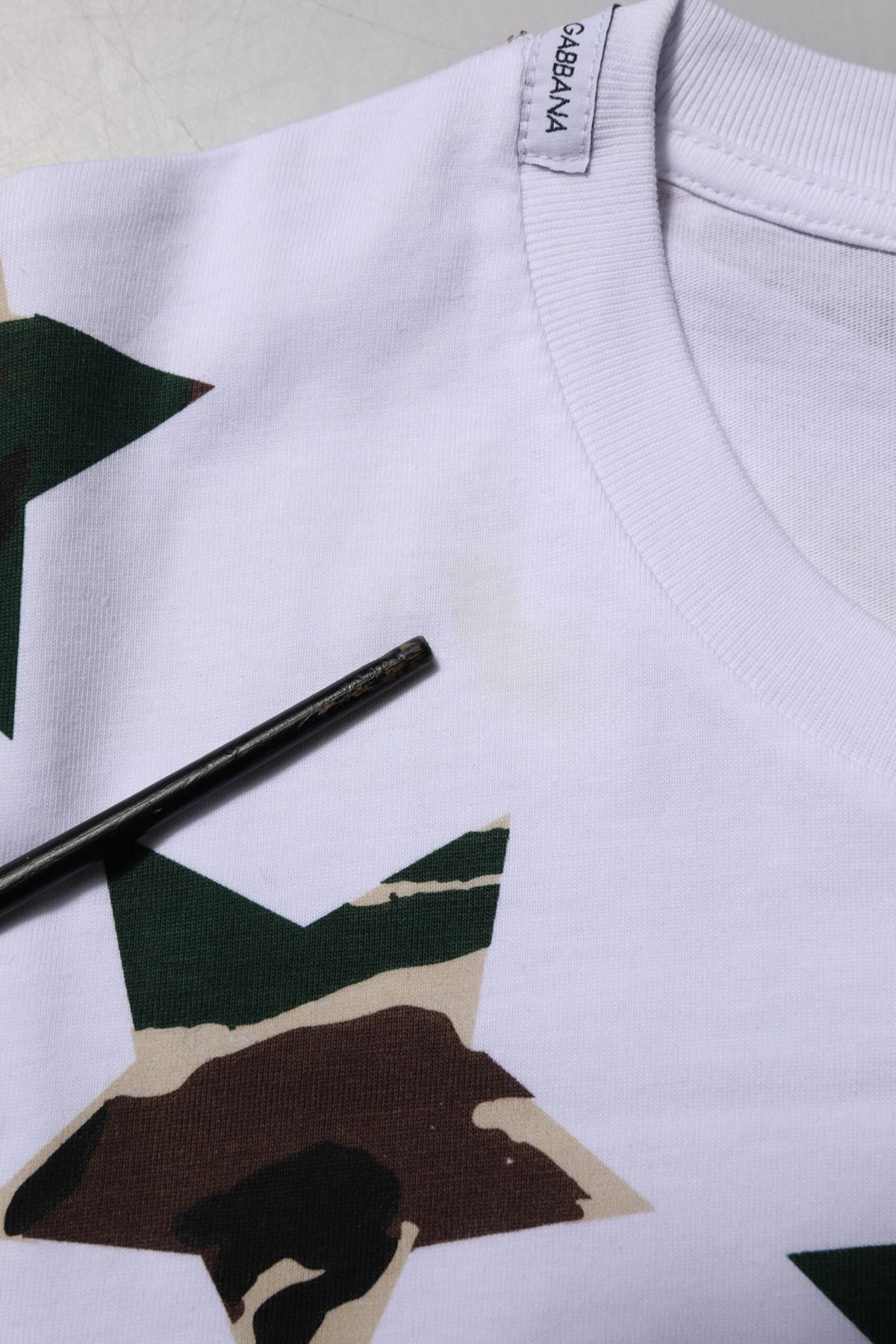 T-shirt homme à col rond en coton blanc à motif camouflage de Dolce &amp; Gabbana