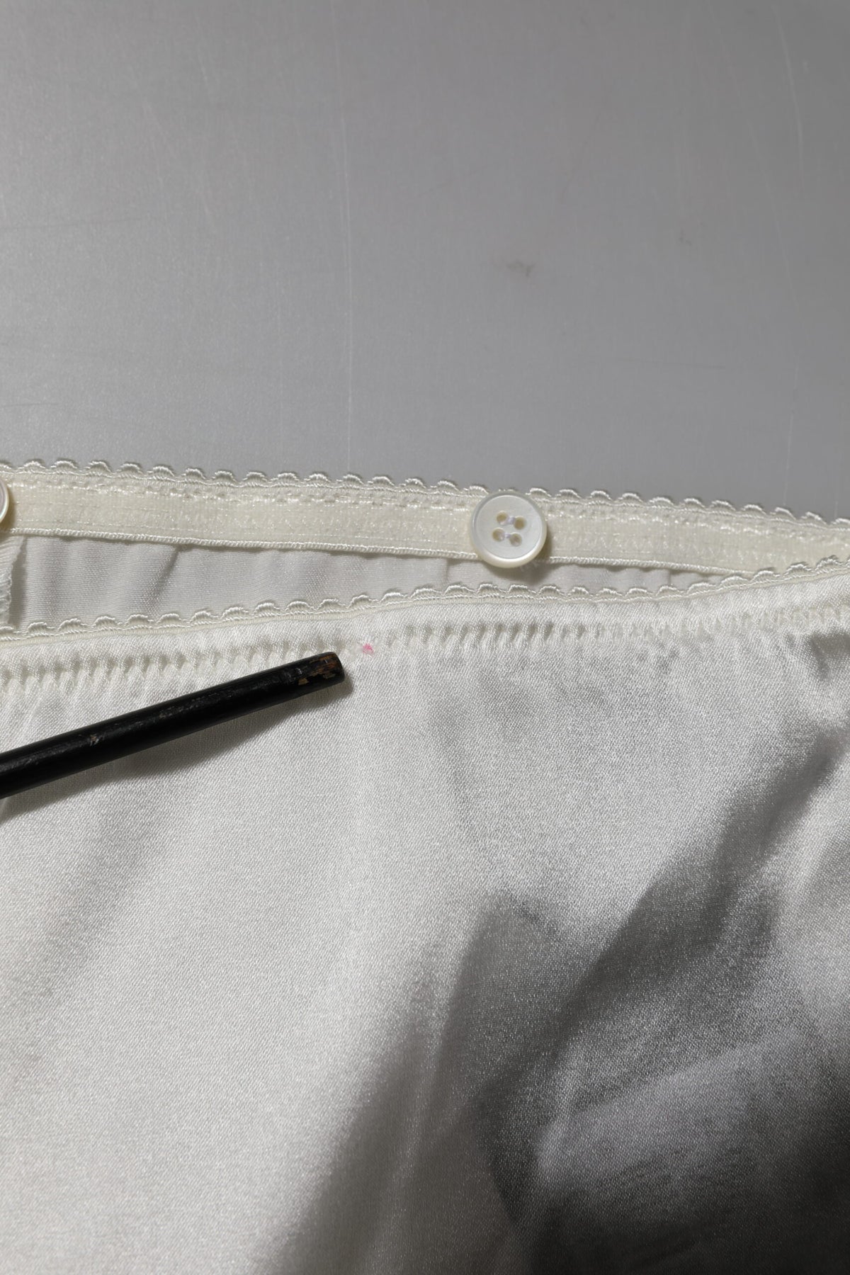 Dolce & Gabbana Pantalon Tapered Haute Taille en Soie Ivoire